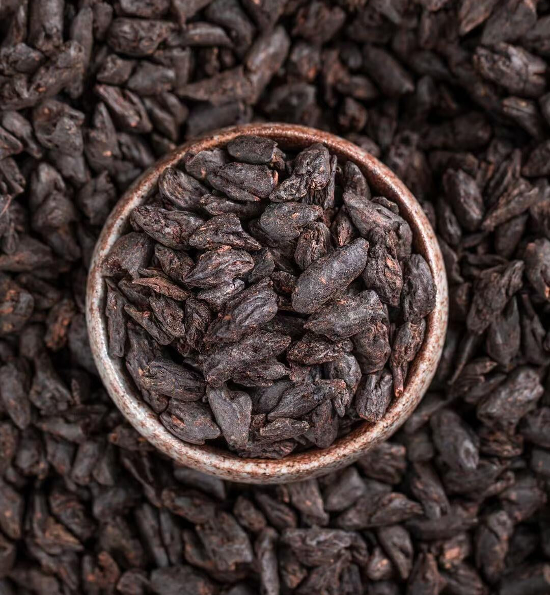 Tea Fossil , Ten Years Old Ancient Tree Puer Broken silver tea