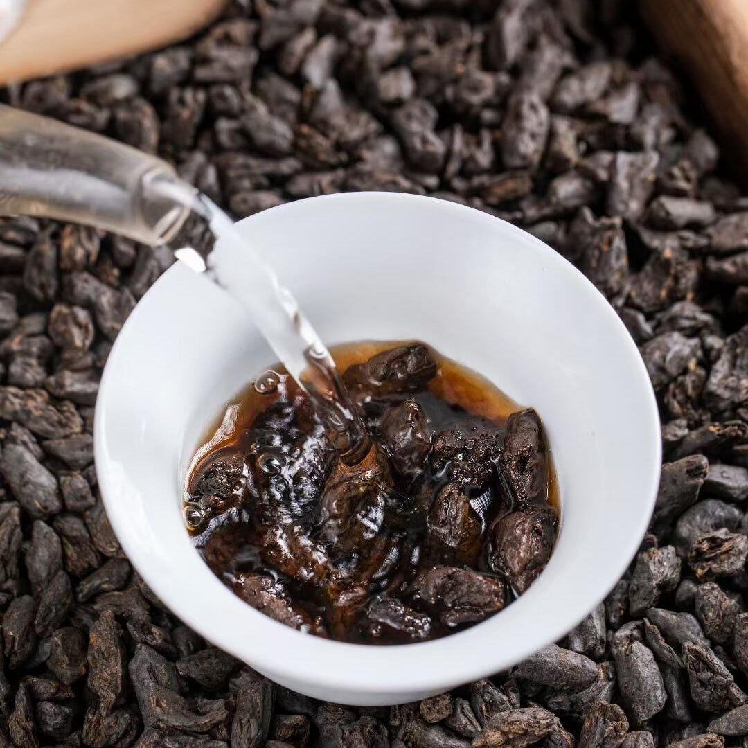 Tea Fossil , Ten Years Old Ancient Tree Puer Broken silver tea