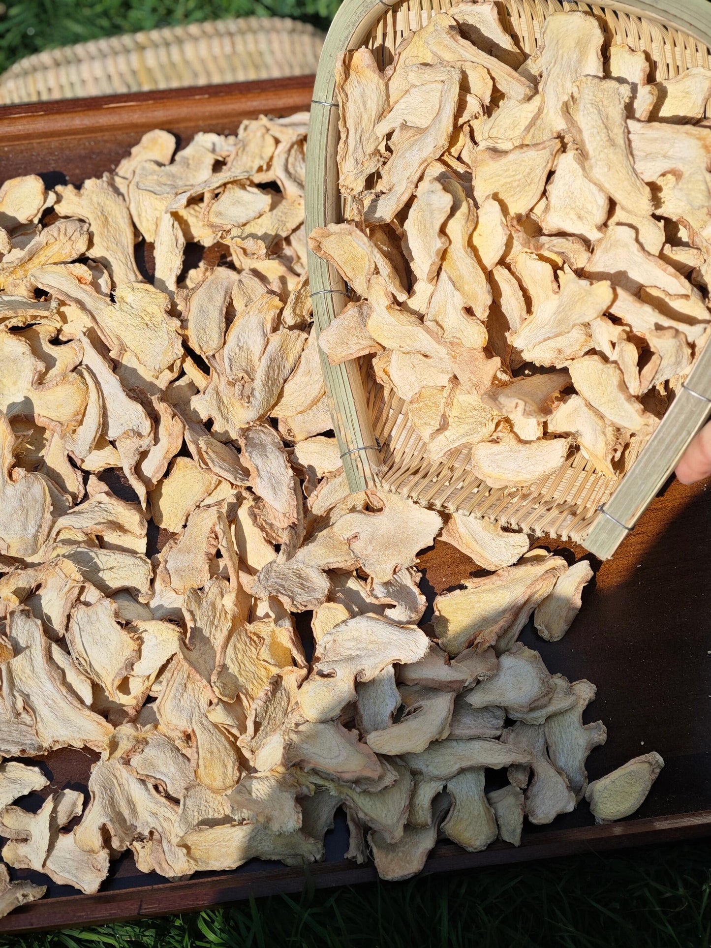 Raw Dried Ginger root slices